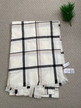 Gap ivory plaid blanket scarf NWT